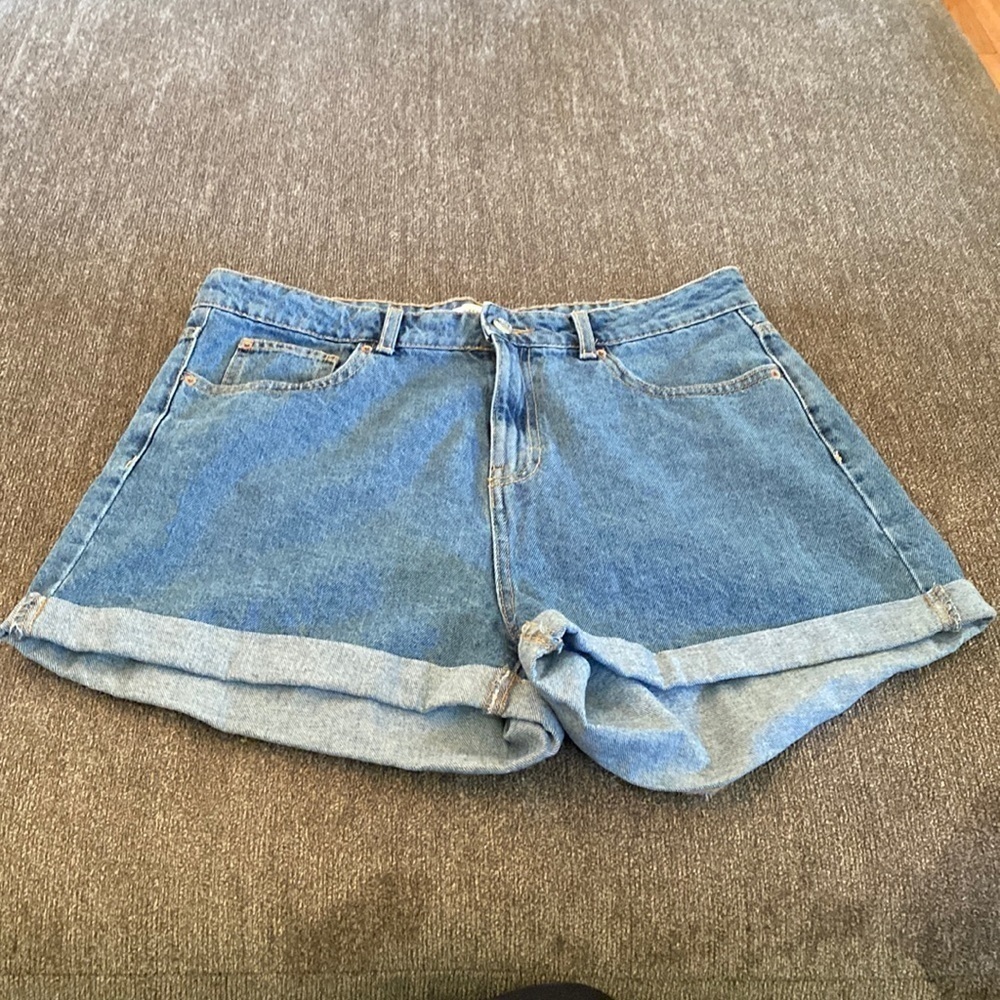 Denim & Co. womens jean shorts; size 12